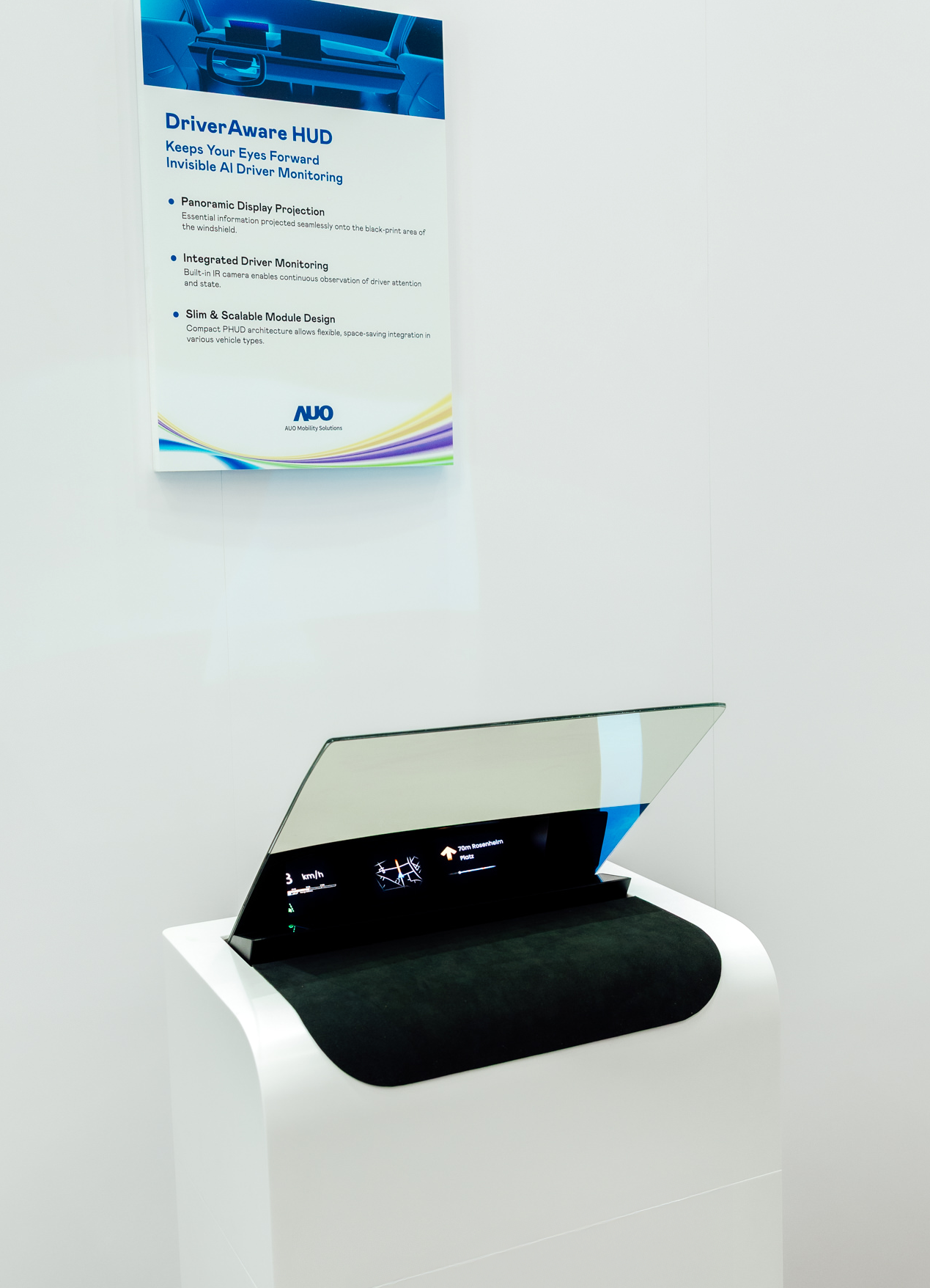 DriverAware HUD结合抬头显示器与隐藏式红外线摄影机，将车速、导航及警示讯息投影于挡风玻璃上，完美对齐驾驶目不离路的视线，同时，透过AI 监控驾驶注意力以提升安全性。